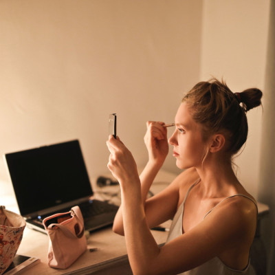 Αυτά τα λάθη κάνεις όταν βάφεις τα μάτια σου και δείχνεις μεγαλύτερη