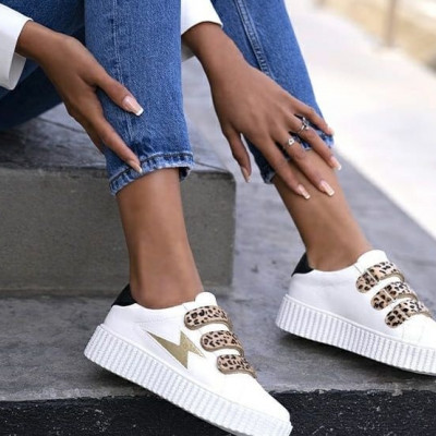 Τα λευκά sneakers είναι τα πιο hot παπούτσια που θα φορέσεις φέτος