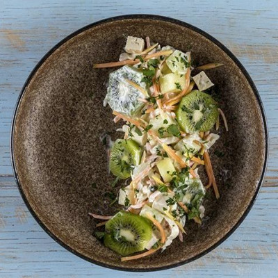 Σαλάτα με παπάγια και ακτινίδιο από τον Άκη Πετρετζίκη