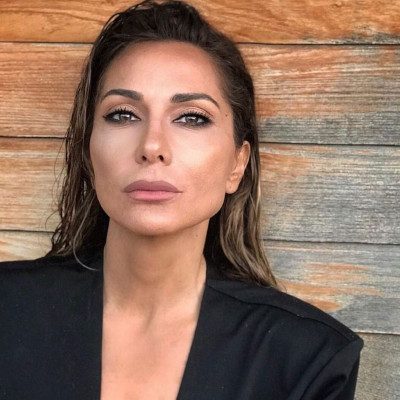 Η Δέσποινα Βανδή με kimono στην Κύθνο: Τα καλίγραμμα πόδια της εντυπωσιάζουν