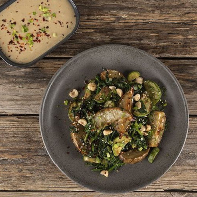 Το πιάτο της ημέρας είναι αγκινάρες με σπανάκι από τον Άκη Πετρετζίκη