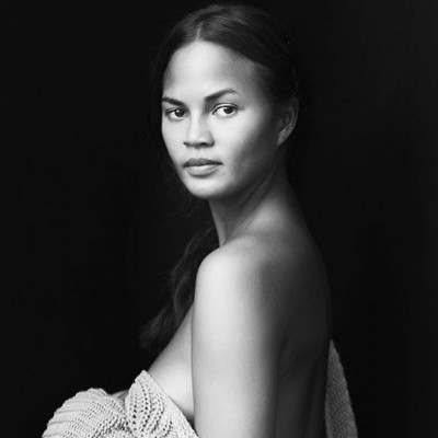 Η σιωπηλή επιστροφή της Chrissy Teigen στα social μετά την απώλεια της
