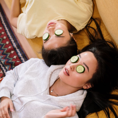 Πώς θα διασκεδάσεις τo weekend μέσα στο σπίτι με τις αγαπημένες σου φίλες