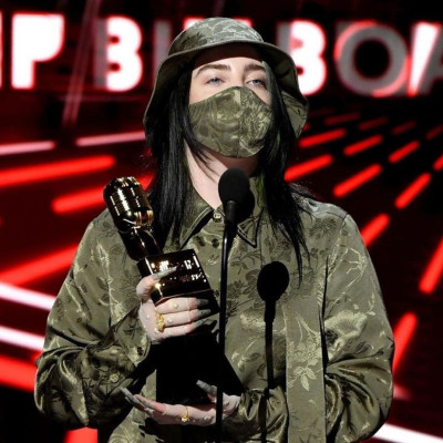 Η εμφάνιση της Billie Eilish στα φετινά Billboard μας δίχασε