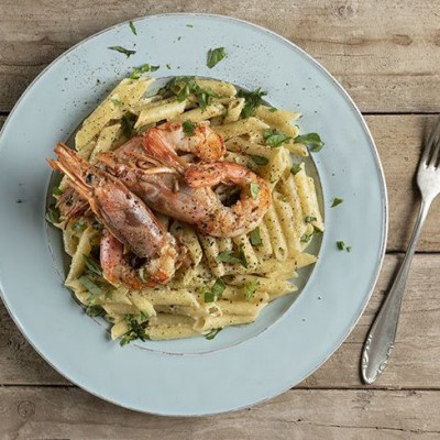 Πένες με γαρίδες από τον Άκη Πετρετζίκη