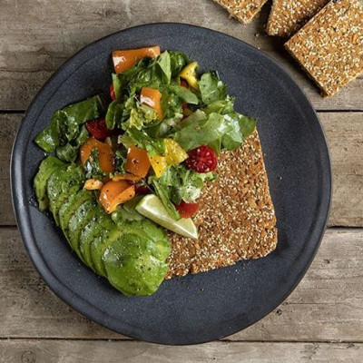 Νόστιμη σαλάτα με παστέλι αμυγδάλου από τον Άκη Πετρετζίκη