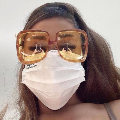 Βαρέθηκες τη μάσκα σου; Έτσι θα τη διακοσμήσεις για να είσαι cool