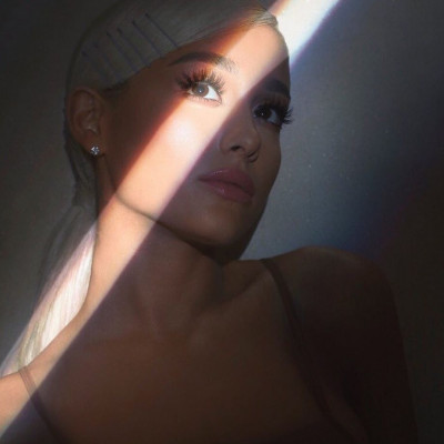 Δες πρώτη τις φωτογραφίες από το νέο single «Positions» της Ariana Grande