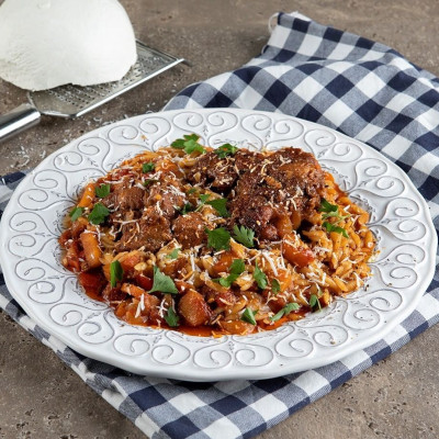 Κυριακάτικο γιουβέτσι με αρνί από τον Άκη Πετρετζίκη