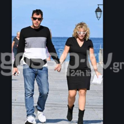 Ζουγανέλη: Χέρι-χέρι με τον άντρα της και με μίνι μαύρο φόρεμα στο νησί μετά το γάμο