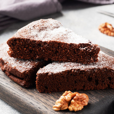 Συνταγή για υγιεινό κέικ σοκολάτας χωρίς αβγά, γάλα και βούτυρο