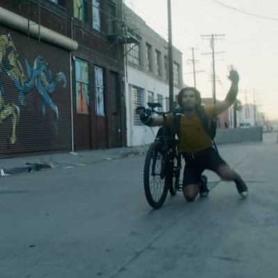 Η νέα ταινία του KJ Apa έχει να κάνει με τον COVID και μόλις ανατριχιάσαμε