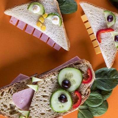 Άκης Πετρετζίκης: Τρομακτικά σάντουιτς