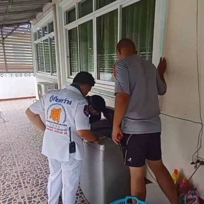 Άνοιξε το πλυντήριο ρούχων και «πάγωσε» με αυτό που είδε (video)