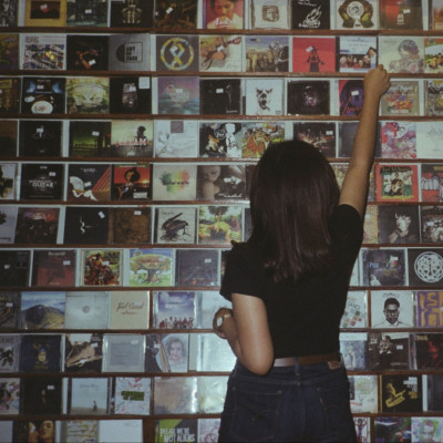 Χρειάζεσαι playlist για να τα «βγάλεις πέρα» στο σπίτι; Την έχουμε έτοιμη!