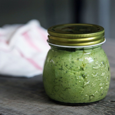 Πώς θα βγάλεις τις ετικέτες από τα βαζάκια που αγόρασες (video)