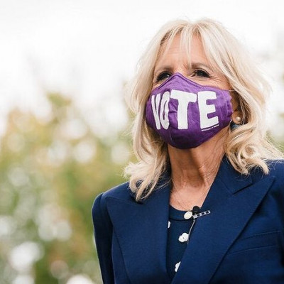 Dr Jill Biden: Τέσσερα πράγματα που θα σε ξαφνιάσουν για τη νέα Πρώτη Κυρία
