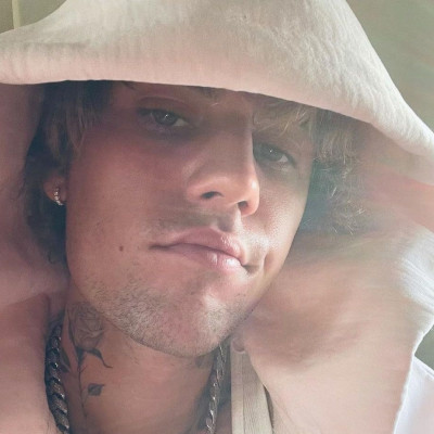 O Justin Bieber σού ζητάει να τον προσέξεις