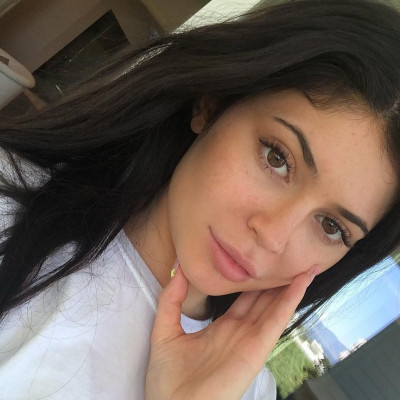 Εσύ ξέρεις πώς είναι οι αγαπημένες σου celebrities χωρίς καθόλου μακιγιάζ;