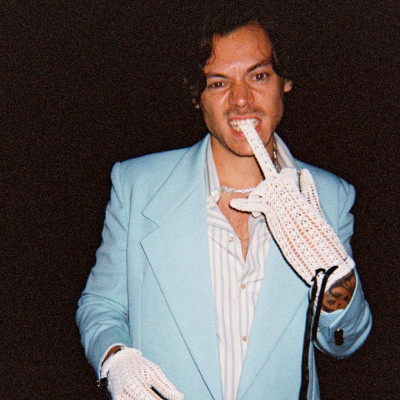 Ο Harry Styles σταματά τα γυρίσματα της νέας του ταινία λόγω θετικού Covid test