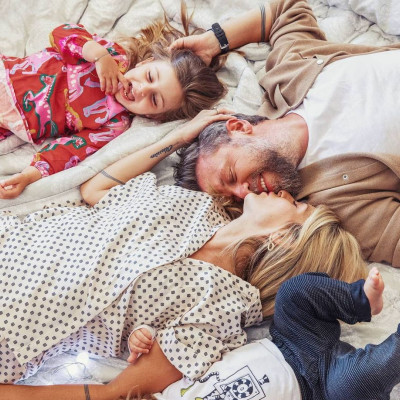 Σκαφίδα- Βαρδής: Δείτε πώς στόλισαν το δέντρο παρέα με τα παιδιά τους