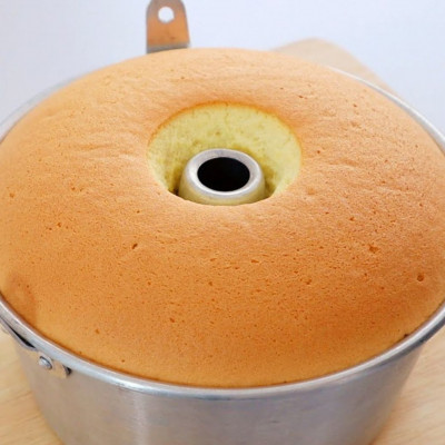 Πιο αφράτο κέικ καρύδας δεν έχετε φτιάξει ποτέ (vid)