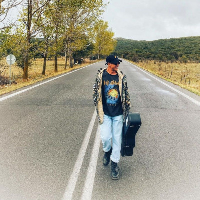 O Ηλίας Μπόγδανος έβγαλε νέο track και πρέπει να το ακούσεις ASAP