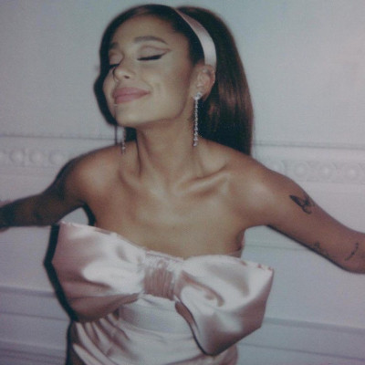 Η Ariana Grande κυκλοφόρησε το music video του 34+35 και είναι ό,τι πιο cool έχεις δει