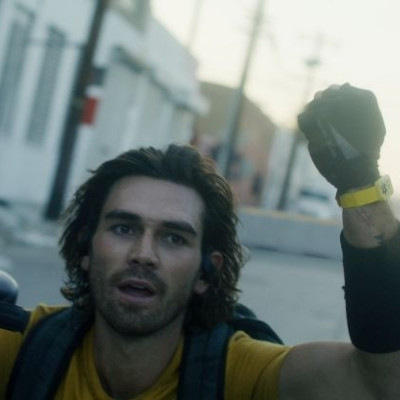 Η νέα ταινία πανδημίας του KJ Apa θα κυκλοφορήσει αλλά όχι στο σινεμά