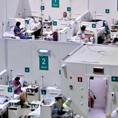 Κορονοϊός: Απίστευτες εικόνες στη Ρωσία – Παγοδρόμιο μετατράπηκε σε νοσοκομείο (video)