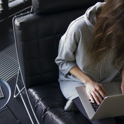 Slob-chic: Το στυλ της νέας καθημερινότητας που φέρνει την άνεση σε πρώτο πλάνο