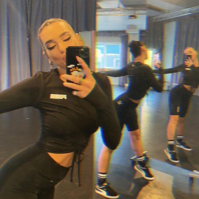 Η Dua Lipa είναι το νέο πρόσωπο της εταιρίας αθλητικών ειδών Puma