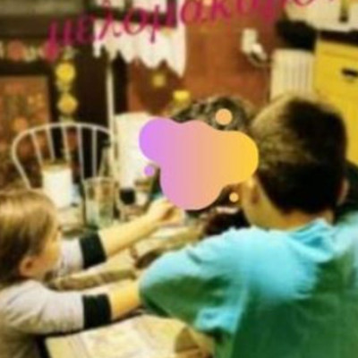 Γνωστός ηθοποιός φτιάχνει μελομακάρονα με τα παιδιά του