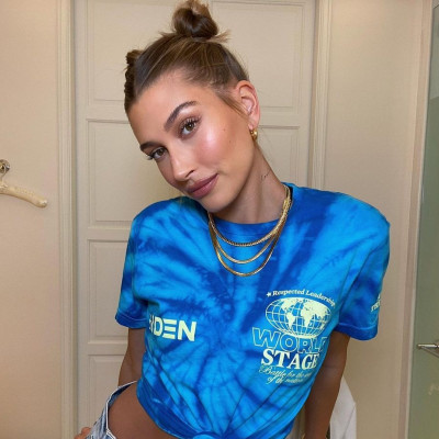 Η Hailey Bieber έκανε το πιο εύκολο χτένισμα για την καραντίνα