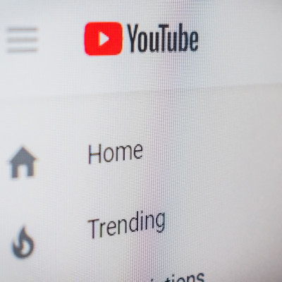 Αυτό το βίντεο έχει 7 δισεκατομμύρια προβολές και δε βγάζει κανένα νόημα