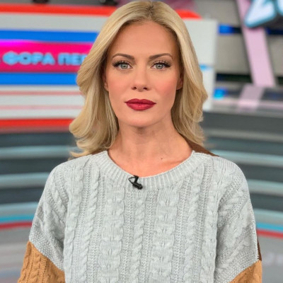 Οι 4 πιο ωραίες εμφανίσεις της Ζέτας Μακρυπούλια με πουλόβερ για το 2020