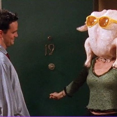 Η «Monica» αναβιώνει την πιο ξεκαρδιστική σκηνή από τα Φιλαράκια