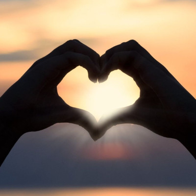 Μητέρα 42 ετών ερωτεύτηκε τον 20χρονο φίλο του γιου της (pics)