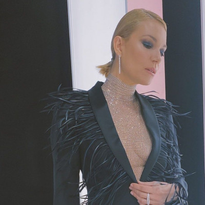 Η Χαρά Παπανικολάου μάς αποκάλυψε τα πάντα για το χθεσινό beauty look της Βίκυς Καγιά