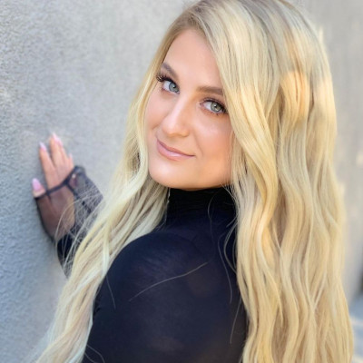 Όλοι συζητάνε τη φουσκωμένη κοιλίτσα της Meghan Trainor και υπάρχει λόγος