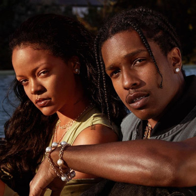 Η Rihanna απαθανατίζεται με τον φημολογούμενο φίλο της & η είδηση γίνεται viral