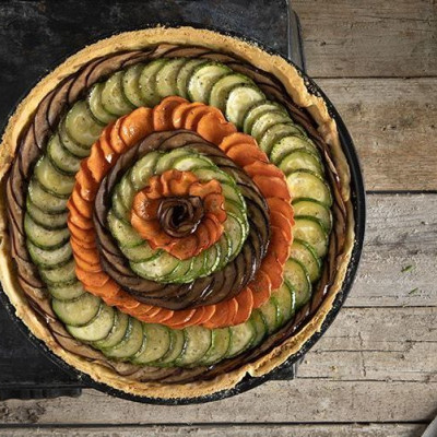 Σου ορκιζόμαστε πως την τάρτα λαχανικών του Άκη θα τη λατρέψεις