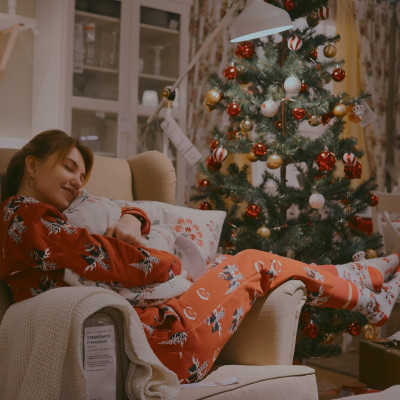 Τα φετινά Χριστούγεννα θα είμαστε Μόνοι στο Σπίτι! Αλλά και τι πειράζει;