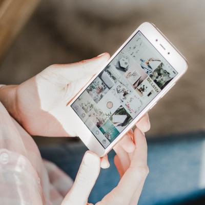 Η teen queen γράφει: Εσύ θα στείλεις ραβασάκι ή φτάνει μια καρδούλα;