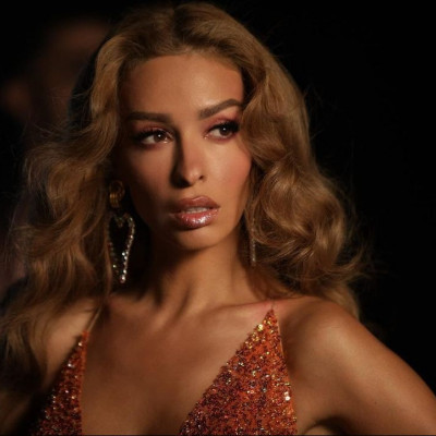 Για ακόμη μια φορά η Ελένη Φουρέιρα «ρίχνει» το YouTube με το νέο της track