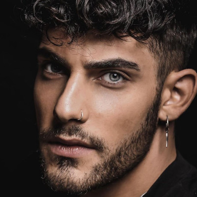 Αυτός είναι ο διάσημος κούκλος Έλληνας Tik- Toker που έχει γίνει Viral