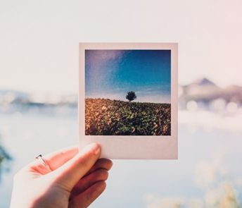 Απαθανάτισε τη μαγεία των Χριστουγέννων με μια Polaroid!