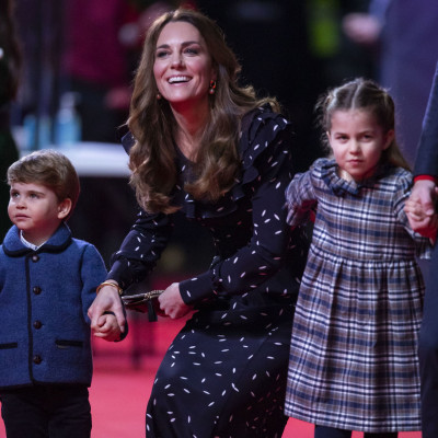 Η Kate Middleton πήγε στο μάρκετ με τα τρία της παιδιά και αγόρασε κάτι πολύ απλό