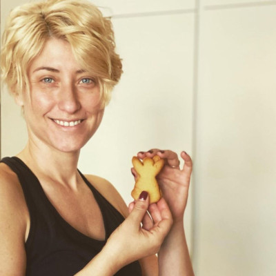 Ποιες διάσημες μαμάδες έφτιαξαν χριστουγεννιάτικα γλυκά με τα παιδιά τους;