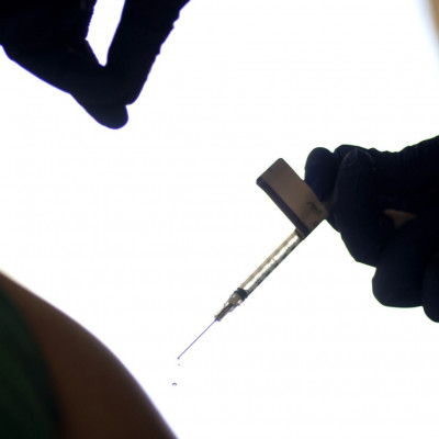 Εμβόλιο - Κορονοϊός: Αυτοί είναι οι δύο πρώτοι που θα εμβολιαστούν στην Ελλάδα